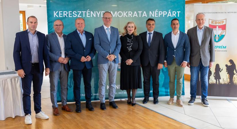 „A KDNP a hétköznapi emberek pártjaként igyekszik odavinni a politikát, ahol az születik, vagyis a helyi közösségekbe”