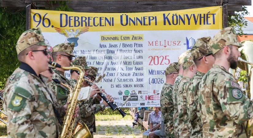 Megnyitott a 96. Debreceni Ünnepi Könyvhét – fotókkal, videóval!