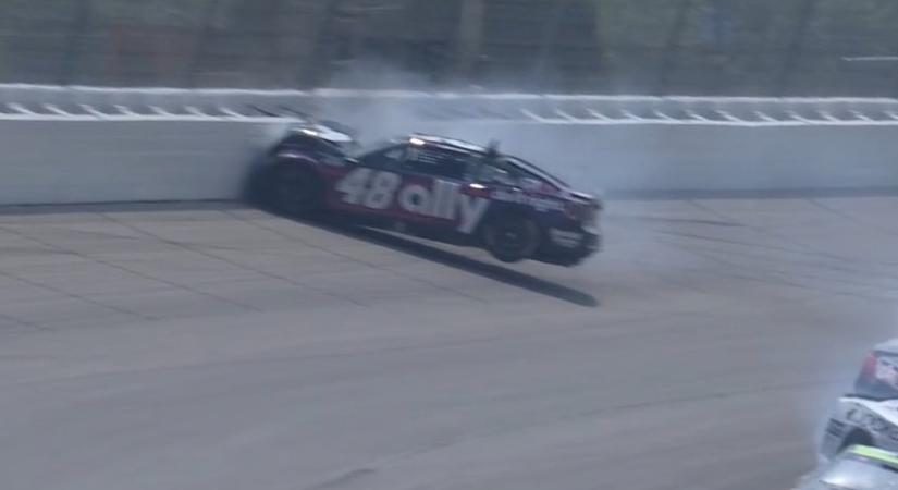 NASCAR: Fájdalmai ellenére Bowman nekivág a mexikói hétvégének, Alfredo készenlétben