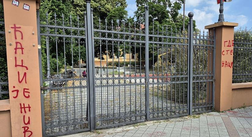 A Kreni-Promeni bűnvádi feljelentést tett a gyűlöletkeltő graffiti miatt