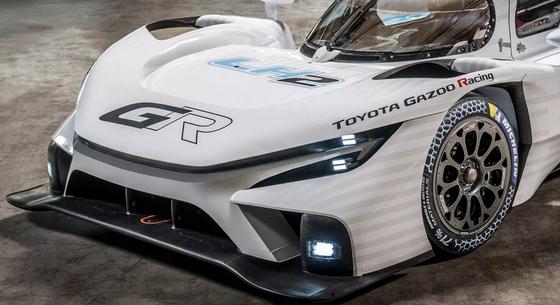 Elképesztő hidrogénautóval rukkolt elő a Toyota