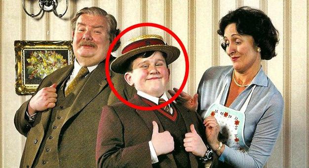 A Harry Potter-filmek pufi gyereksztárjából elképesztően sármos színész lett