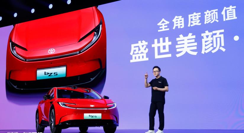 Bemutatta új elektromos autóját a Toyota Kínában