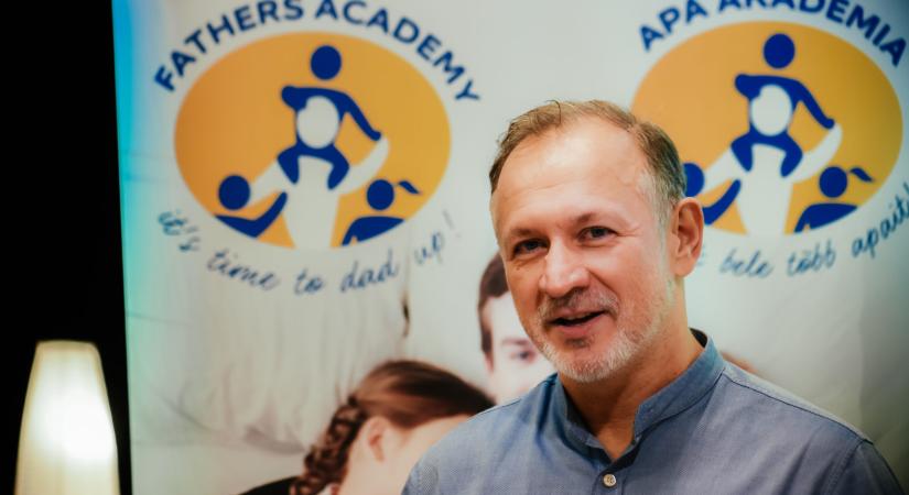 A férfiaknak életük legnagyobb lelki élménye az apaság – Léder László a Vasárnapnak