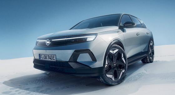 Ilyen Opel eddig még nem volt, 325 lóerővel hódít az újdonság