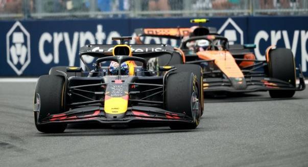 „Inkább még keményebben fog harcolni” – Norris Verstappenről