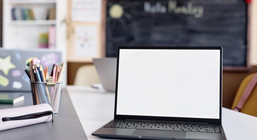 Idő előtt visszakérték az érettségiző diákok iskolai laptopjait, majd a Klebelsberg Központ mégis kitolta a leadási határidőt