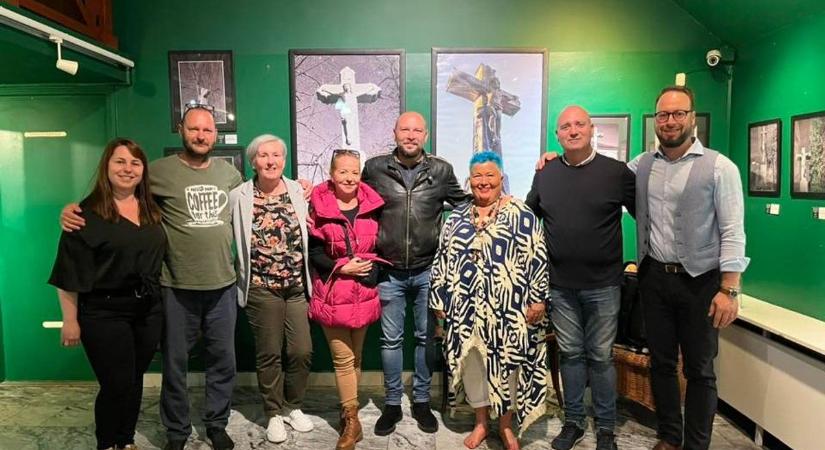 A Pa-dö-dö belelökte Hévíz polgármesterét a medencébe