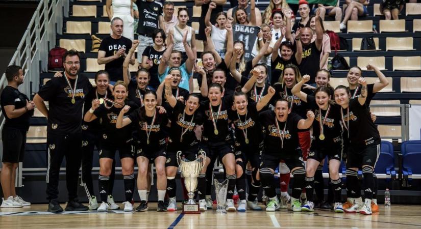 Jócskán túlteljesítették a célt a DEAC női futsalosai