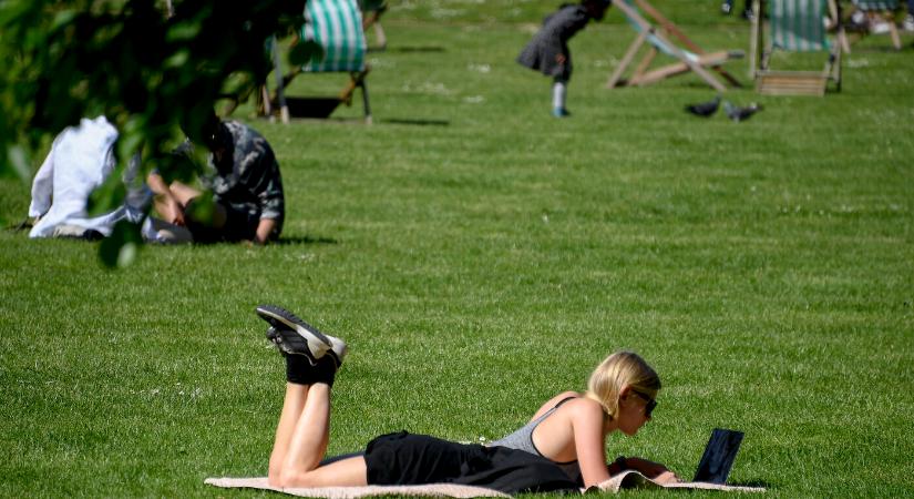 Szikrázó napsütés pénteken – könnyen leéghet, ha nem figyel