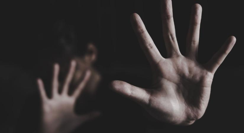 Kiskorúakat raboltak ki Szegeden, késsel fenyegették őket