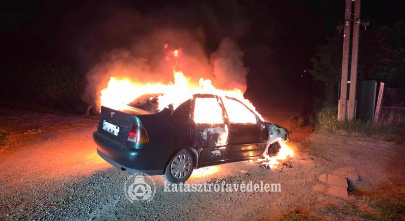 Lángok martalékává vált egy autó Békésen