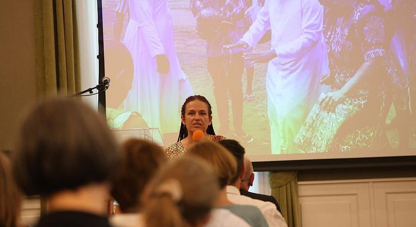 Lenyűgöző történetek Afrikából – Debrecenben mutatta be új könyvét Afréka