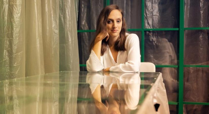 Sodró Eliza Veresegyházon délibábosítja a Hortobágyot