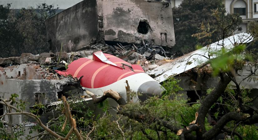 India kivonhatja a forgalomból az összes Boeing 787-est a tegnapi katasztrófa után