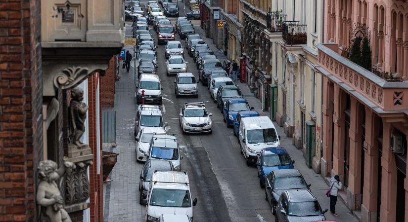 Újabb autós korlátozások jönnek Budapesten