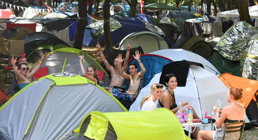 A fiatalok egyik menekülése a szegénység elől a mamahotelben maradás
