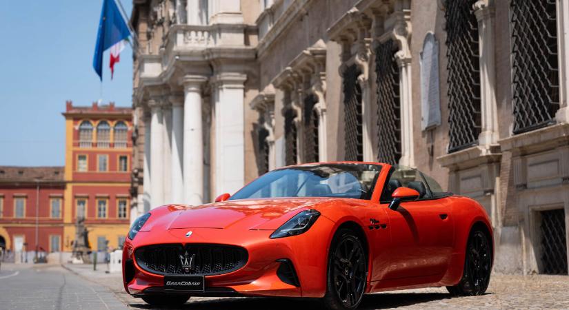 REFLEKTORFÉNYBEN A MASERATI A 2025-ÖS MOTOR VALLEY FESTEN