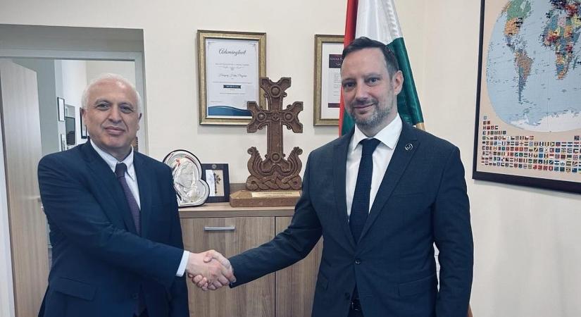 „Egy rendkívüli diplomatát búcsúztattam” – Azbej Tristan elköszönt a távozó örmény nagykövettől