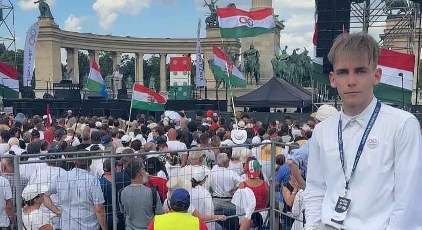 Zsidózó influenszer a Tisza-eredményvárón, a párt szerint semmi közük hozzá