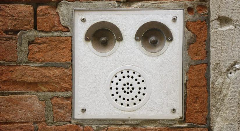 Velence utcái megmutatják, hogy egy kaputelefon, vagy kapucsengő is lehet izgalmas