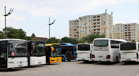 Kétszáz busszal, mentesítő vonatokkal készül a hétvégére a MÁV