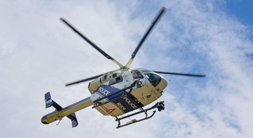 Csapatban vonultak ki a rendőrök, helikopter is körözött az M3-as fölött! videó