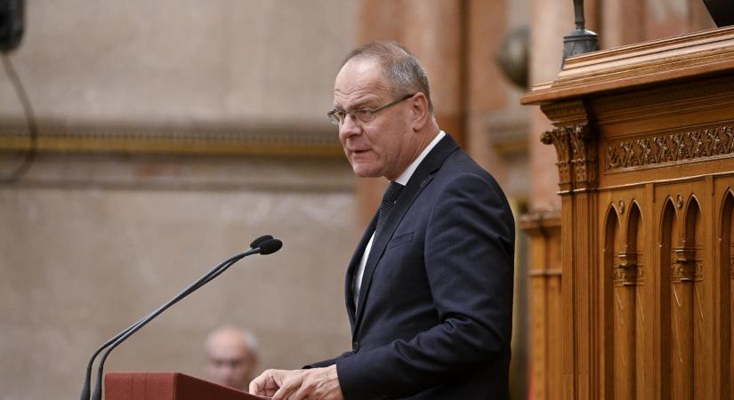 Navracsics Tibor: a közigazgatást az élethez kell igazítani