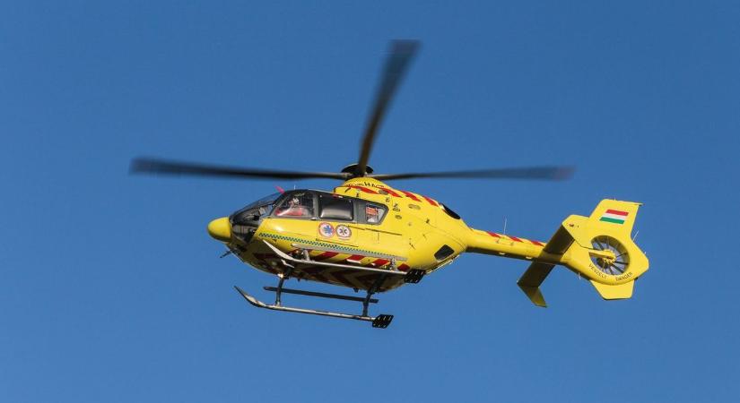 Kamion és kisteherautó ütközött az M1-esen, mentőhelikopter is érkezett - lezárták a sztrádát