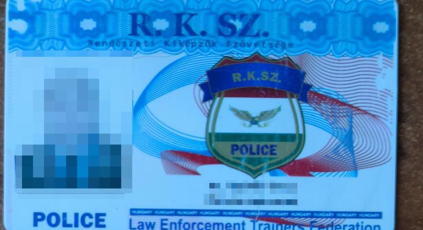 Kamu rendőrigazolvánnyal fenyegették meg egy szentendrei iskola igazgatóját
