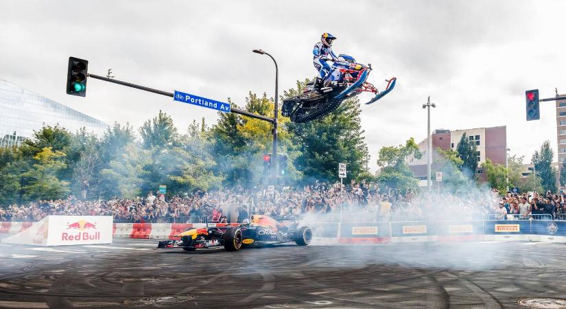 A Red Bull Showrun Budapestre hozza a brit Forma-1-es legendát