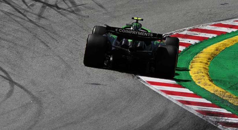 F1: Kirabolták a pilótát, alig jutott el a futamra