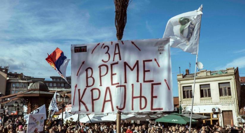 Egyetemisták Vučićnak: Ha annyira biztos vagy a győzelemben, írd ki a választásokat, te gyáva!