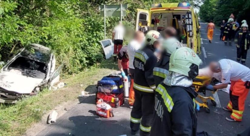 Újabb helyszíni fotókon a Kecskédnél történt súlyos kamionos baleset