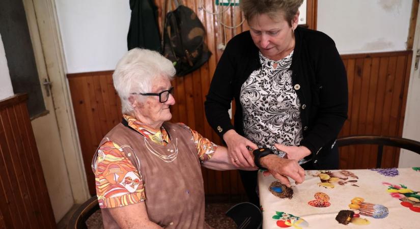 Figyelem, a 80 év felettiek igénylés nélkül is megkapják a Gondosórát