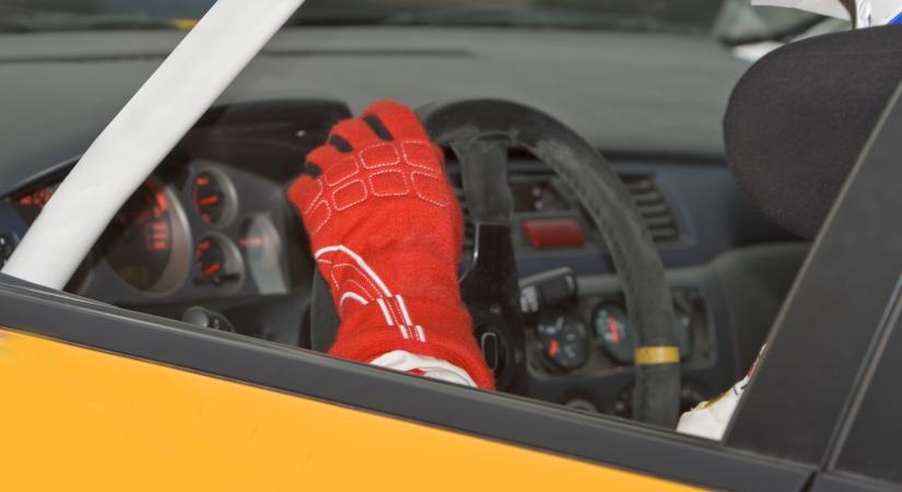Felbőgnek a motorok, kezdődik a Mecsek-rali