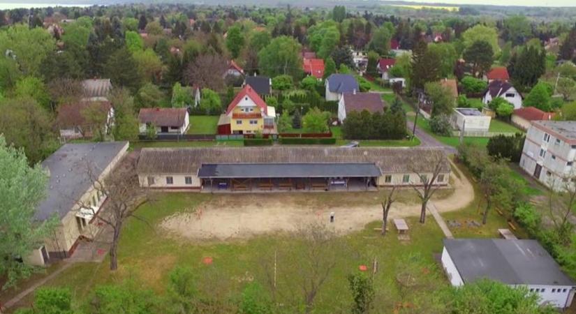 Generációk táboroztak itt, most lecserélik a bútorokat