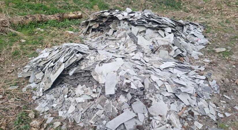 Nem sokat törődtek a szabályokkal: a földet szennyezték a bontási hulladékkal