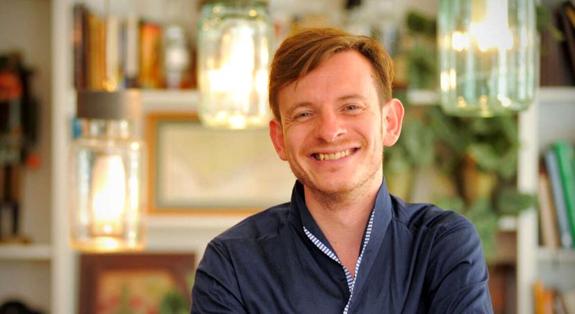„Az éneklés mindenkié” – Interjú Tóth Árpáddal, a Csíkszerda Kórus alapítójával