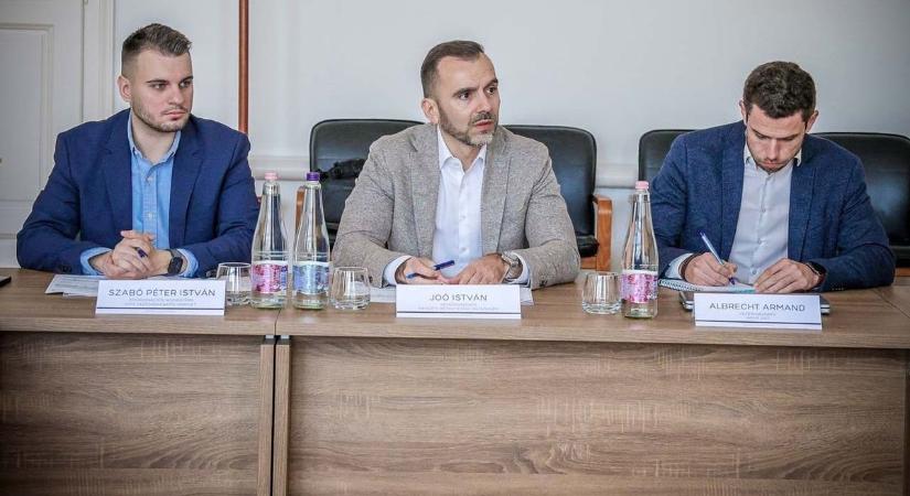 Fejlesztik a szekszárdi cégeket