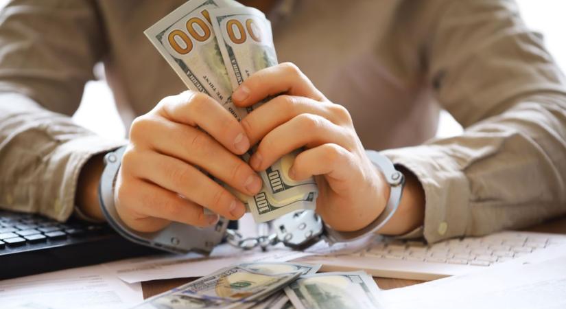 A milliárdos csalót buktattak le - úton a börtön felé