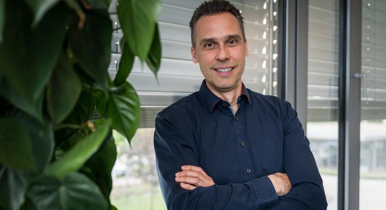 Bosch-vezér: Az önvezető technológia készen áll, pár éven belül az utakon láthatjuk
