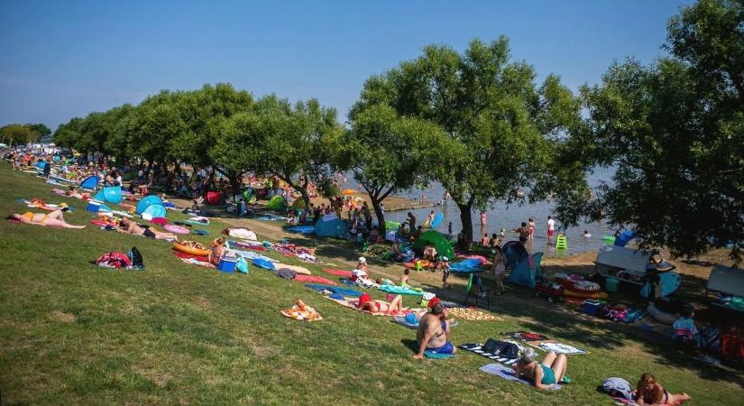 Kiderült, biztonságosan csobbanhatunk-e a Tisza-tavi strandoknál