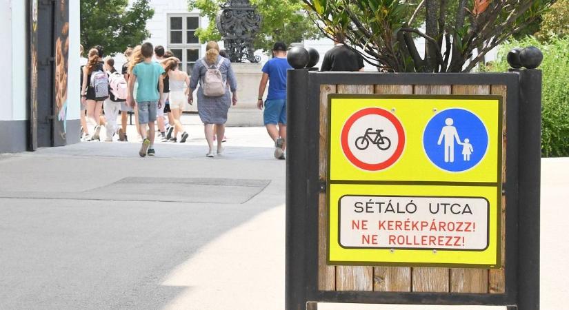 Újabb táblák figyelmeztetnek a belvárosban
