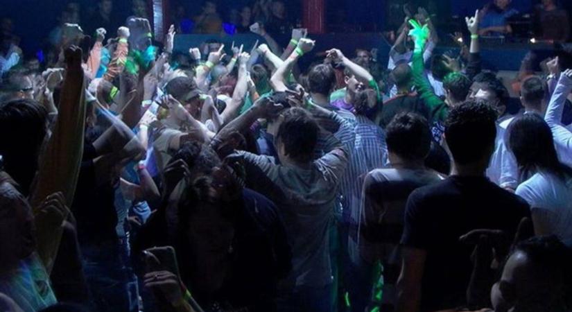 Mindig tetőfokon pörgött a hangulat a Club Koronában, nosztalgiázz retró fotóinkkal
