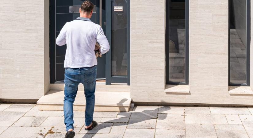 Schadlnek és feleségének a büntetőeljárásaik alatt is szép profitot termelnek a végrehajtócégeik