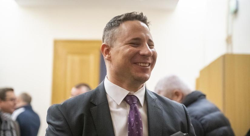 Bűnügyi felügyelet alatt a férj, vád alatt a feleség, mégis szépen gyarapszik Schadl-házaspár