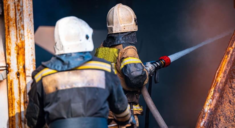 Figyelmeztetnek: egy eldobott csikk, és már lángol is a világ