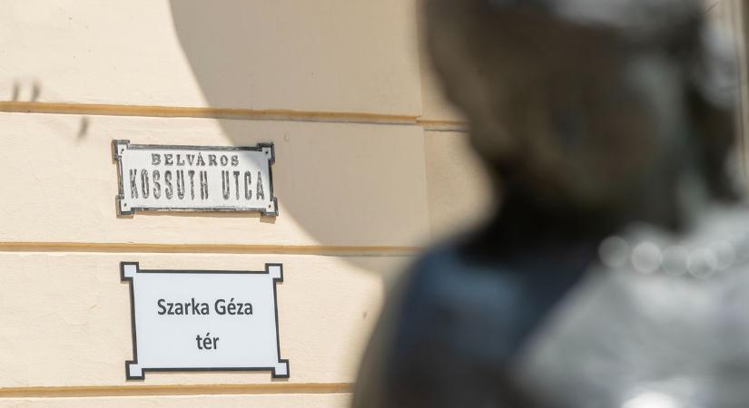 Nem akárkiről nevezték el Székesfehérvár új terét (galéria)