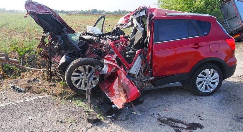 Elhunyt egy fiatal férfi a sokkoló balesetben Törökszentmiklós és Mezőtúr között